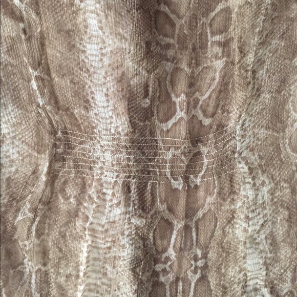 Castro Trend silk animal print short sleeve blouse - Picture 6 of 8